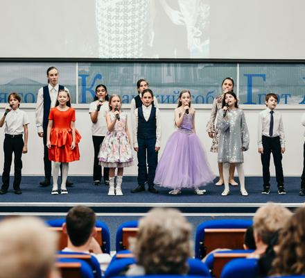 В преддверии Международного женского дня в историческом парке прошел праздничный концерт