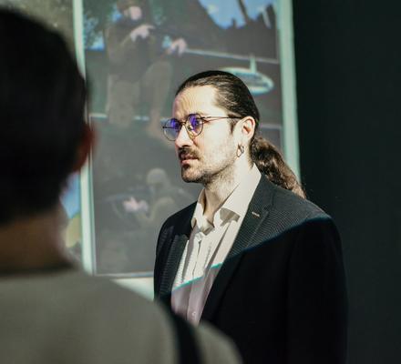 В нашем комплексе открылась выставка «Красные линии» ставропольского военного художника Валерия Букши