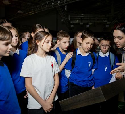 Движение Первых посетили экспозиции 