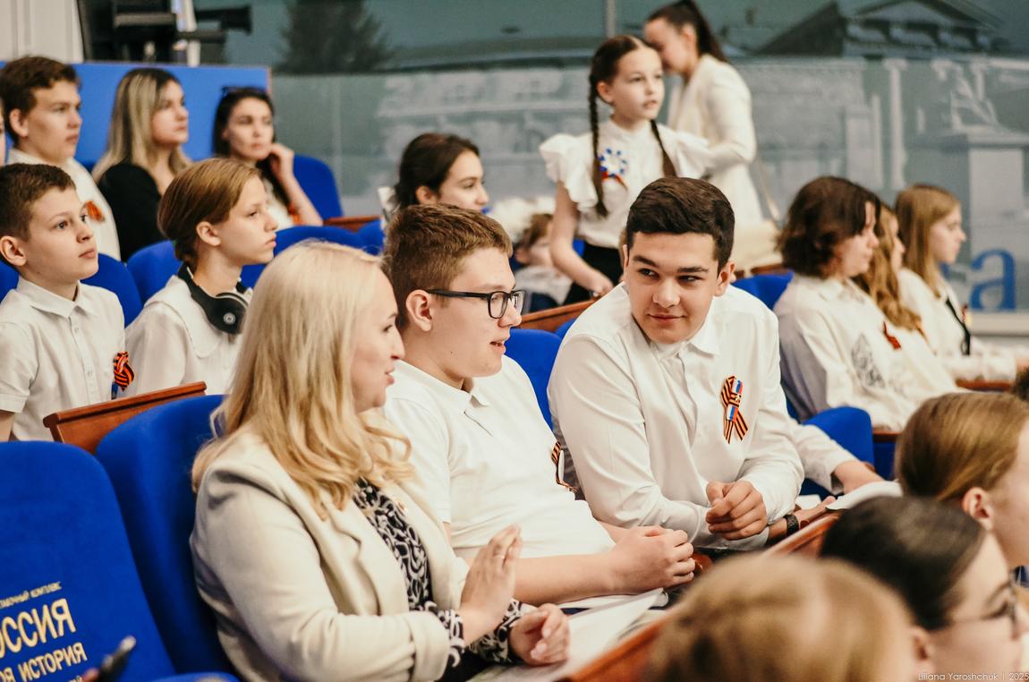 «Нет в России семьи такой, где б не памятен был свой герой».