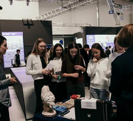 Исторический парк на день превратился в большую навигационную точку для тех, кто выбирает своё будущее.