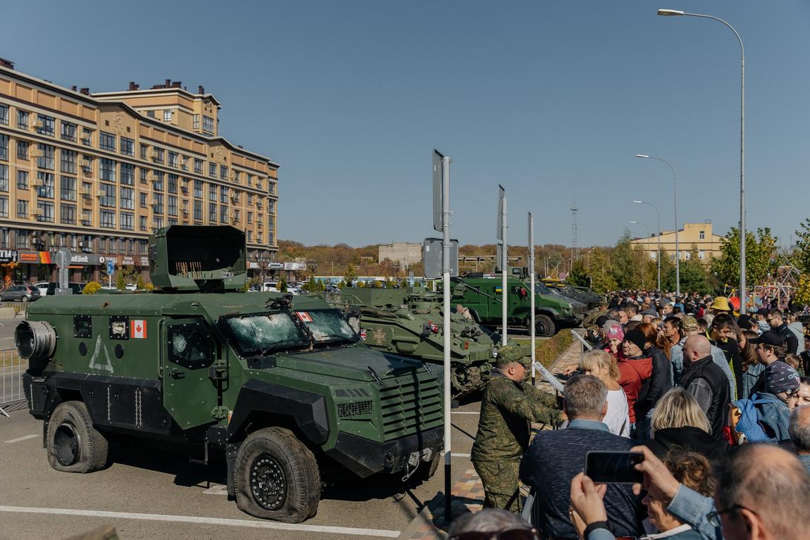 В Ставрополе проходит выставка трофейного вооружения и техники, захваченной в зоне СВО