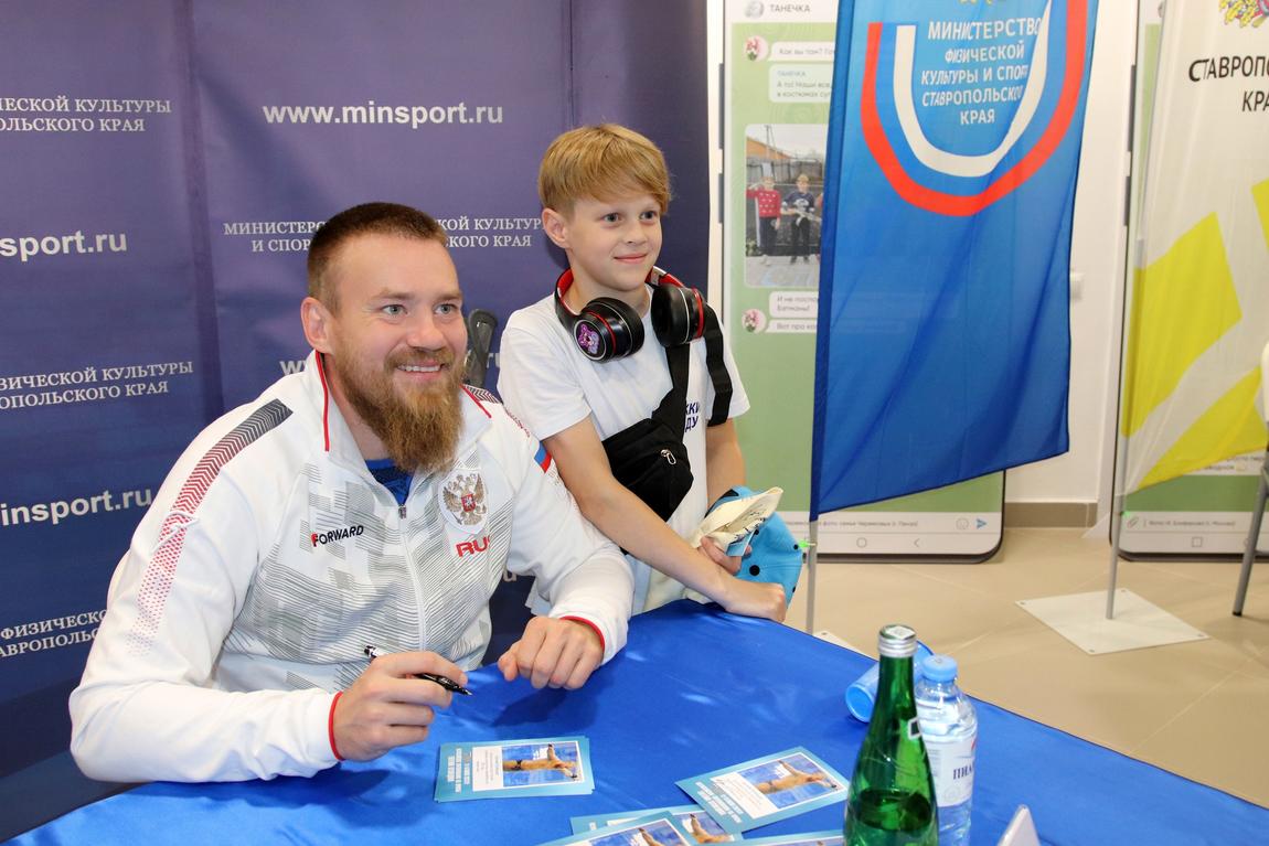 Олимпийские чемпионы встретились с юными спортсменами со всей страны
